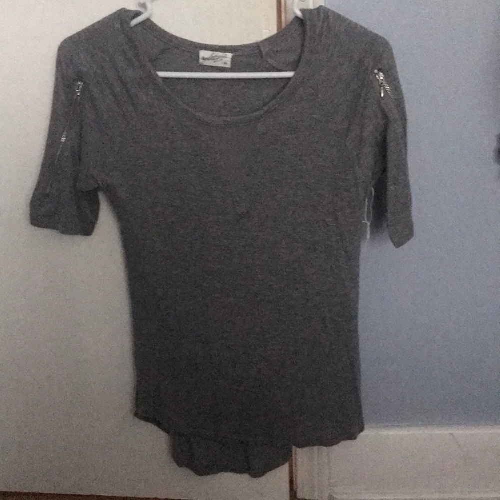 ADORABLE grey glitz zipper sleeves shirt NWOT